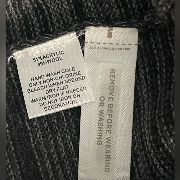 Loft Short Sleeve Sweater with Beads and sequins Size Medium Wool blend - Picture 7 of 9